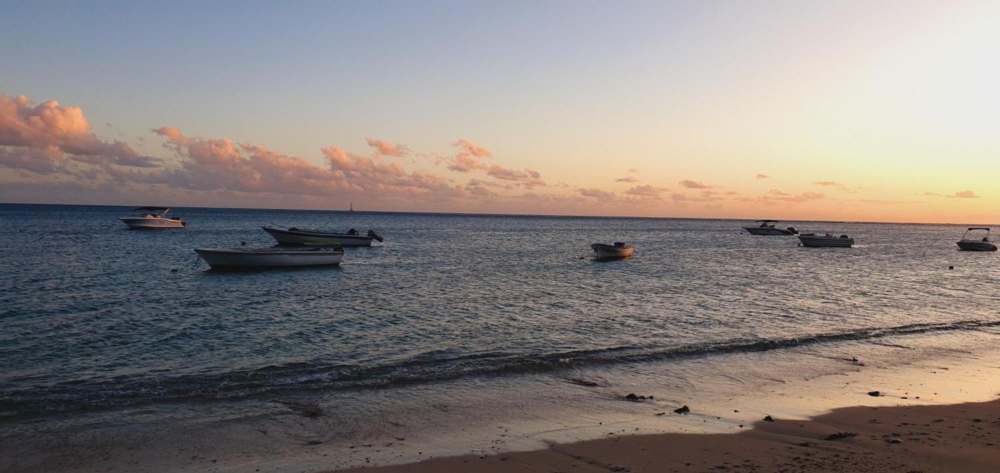 Charming Condo ريفير نوار المظهر الخارجي الصورة